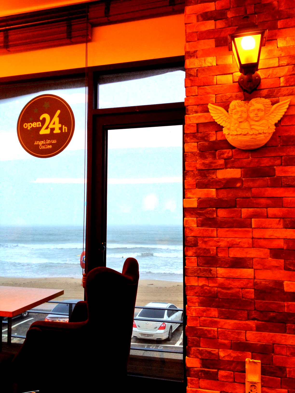 韓国のカフェ は24時間営業のお店が多くて便利!! Wi-fi も入るよ！
